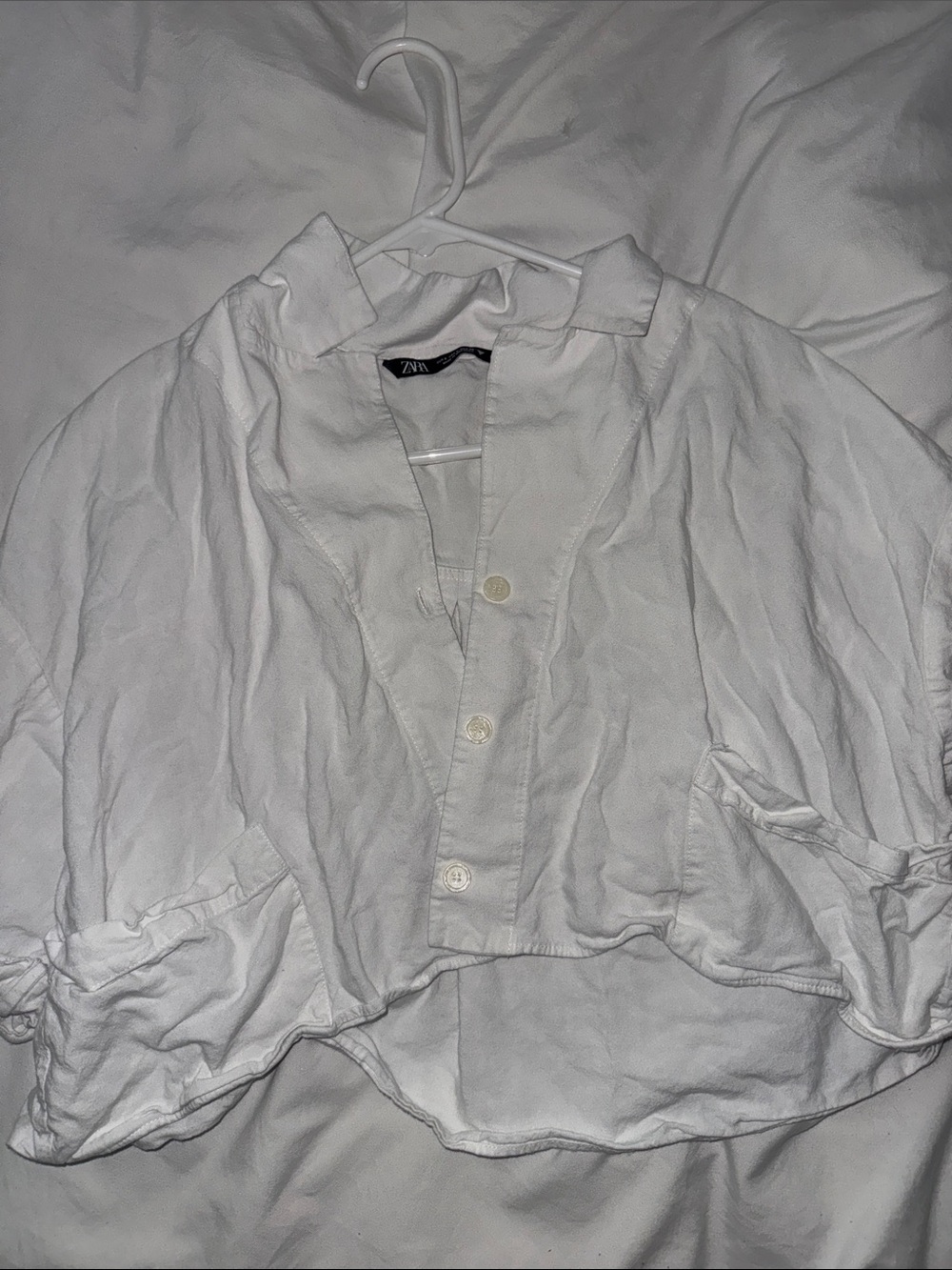 Zara Off-White Cropped Button Front Shirt